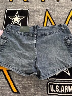 Women’s Denim Cargo Shorts - Light Blue